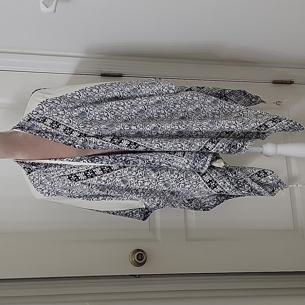 Mimi Size S NEW with Tags Blue & Ivory Kimono Shawl with Tassels